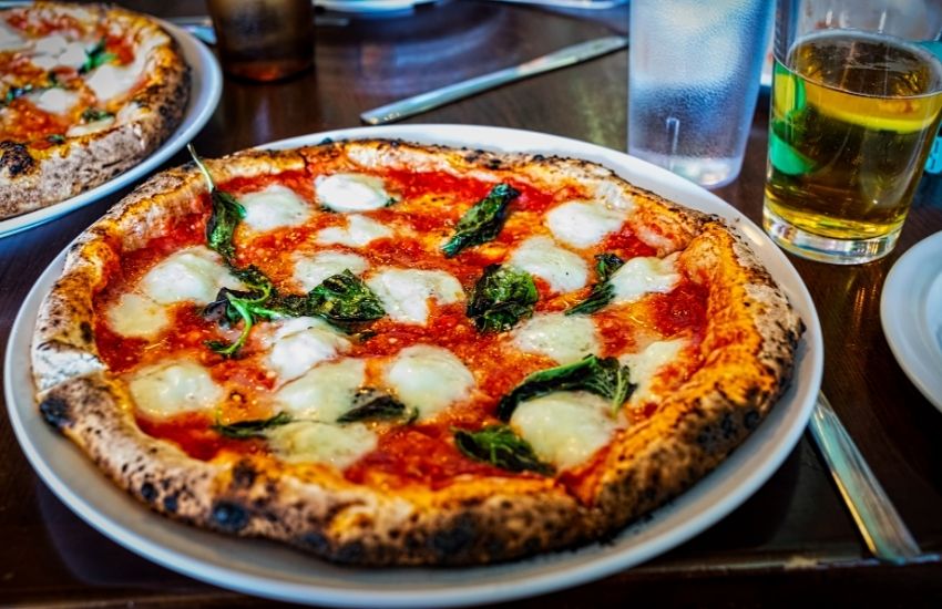 Authentic wood-fired Napoli-style Pizzas in Eccetera Trattoria Pizzeria