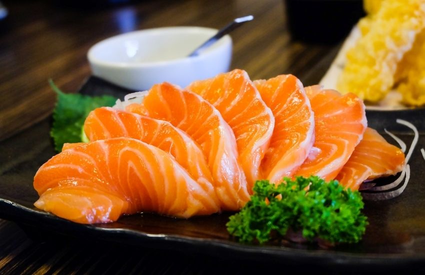 Salmon Sashimi in Getsu Japanese Restaurant & Cafe